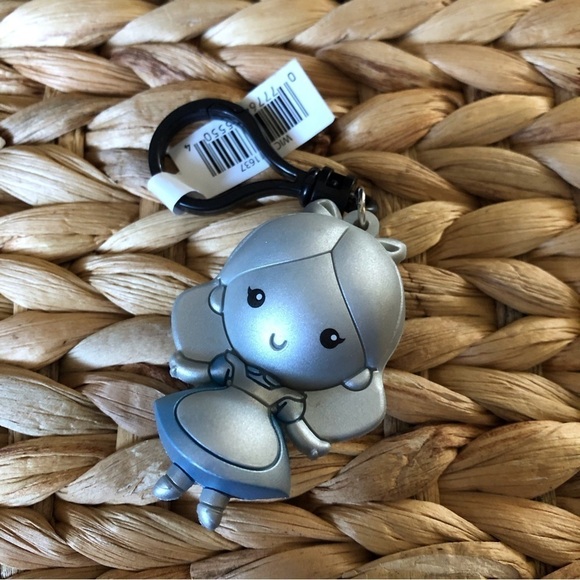 Disney: 100 years of Wonder: Alice in Wonderland: Alice bag clip - Picture 1 of 2